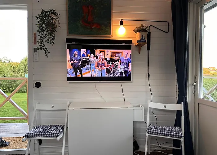 Backstugan - Litet Hus Med Storslaget Laege