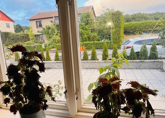 Bright 2-Room Apartment For Families & Businesses